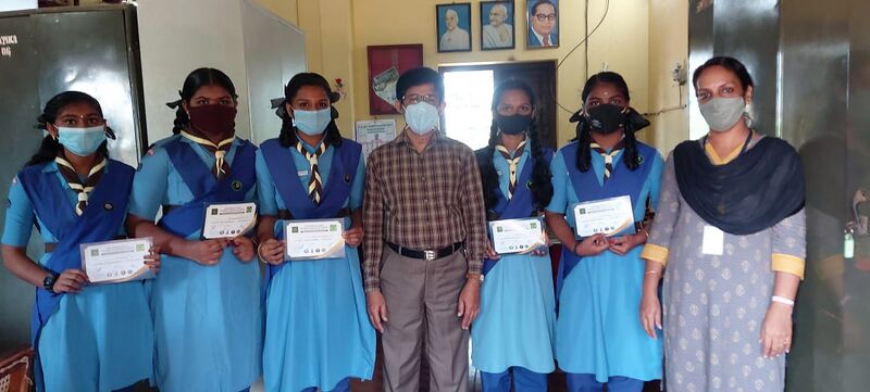 പ്രമാണം:18078 guies1.jpg