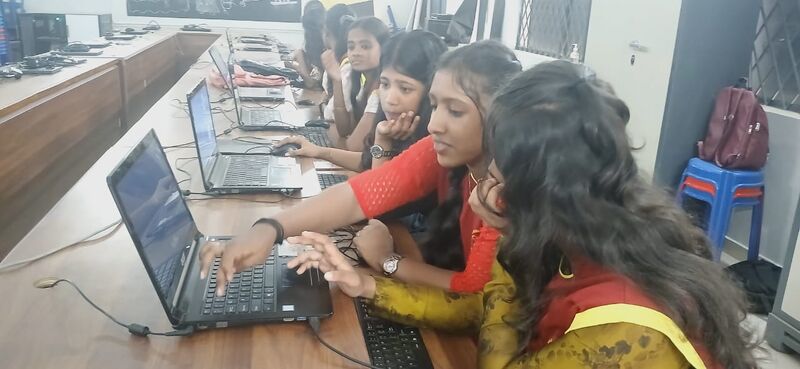 പ്രമാണം:21060 lk installation fest2.jpg