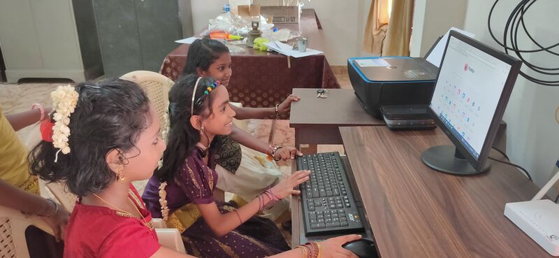 പ്രമാണം:25430 Hitech mediaroom.jpg