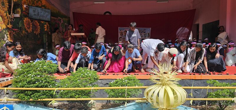 പ്രമാണം:42653 school opening3.jpeg