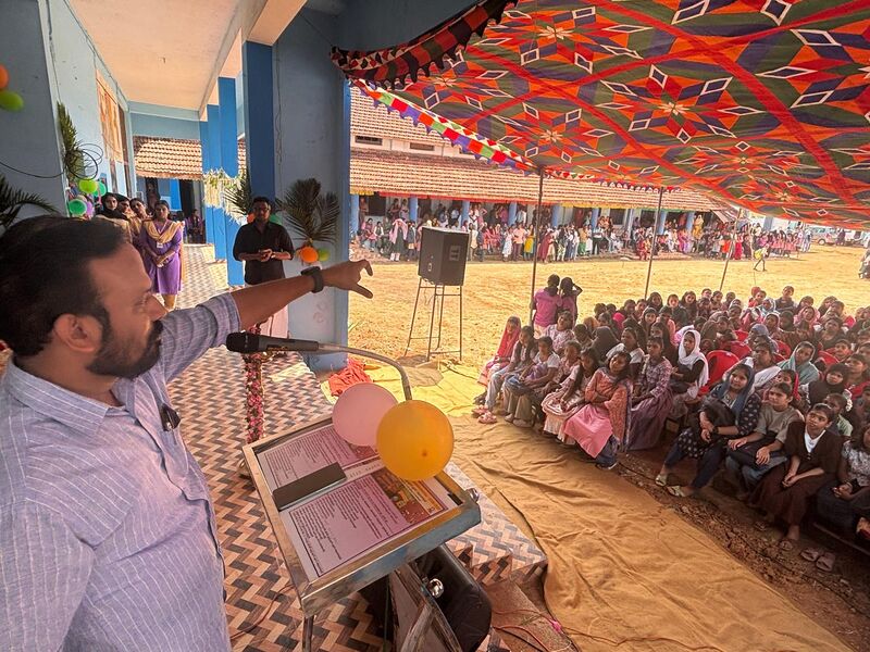 പ്രമാണം:Praveshanolsavam 2.jpeg