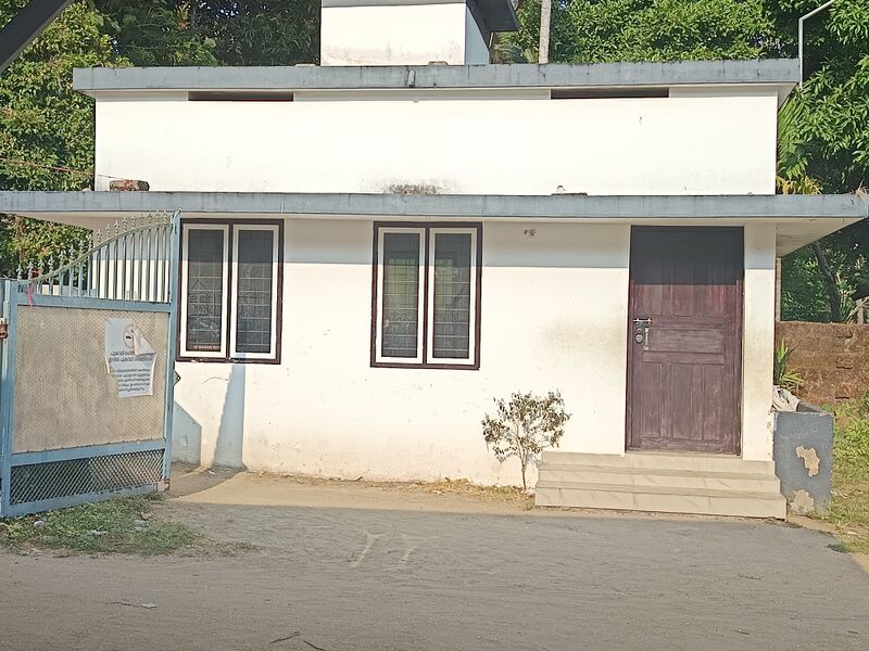 പ്രമാണം:School library.jpeg