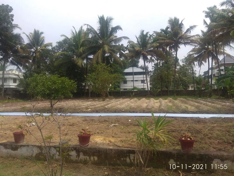 പ്രമാണം:Vivitha gatangalilude.jpg