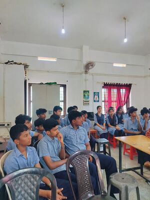 14053 LK Robotics Class 1.jpg