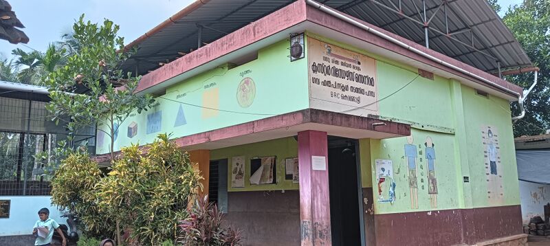 പ്രമാണം:18354 school office.jpg