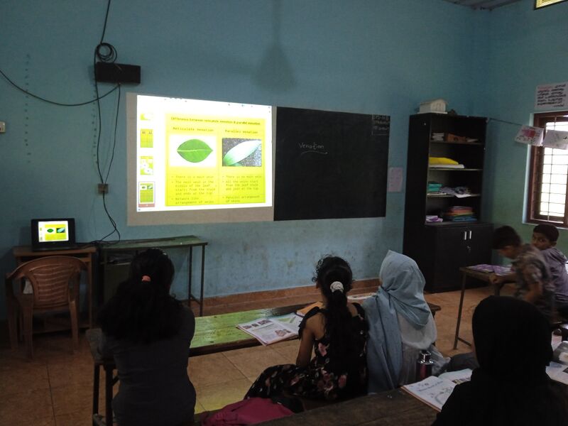 പ്രമാണം:18450 class room.jpg