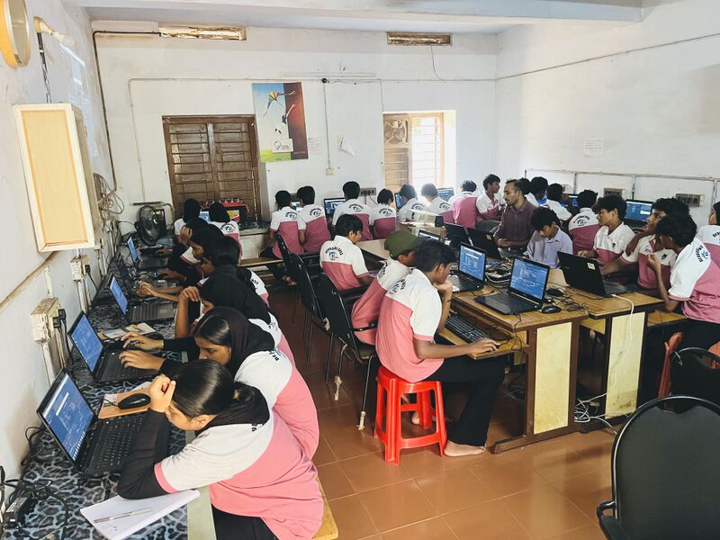 പ്രമാണം:19026-lk school camp 2.jpg