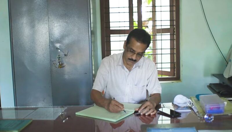 പ്രമാണം:19456 Rajagipalan sir .jpg