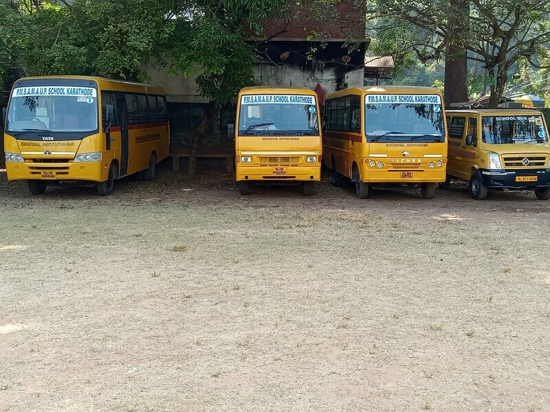 പ്രമാണം:19879 school bus.jpeg