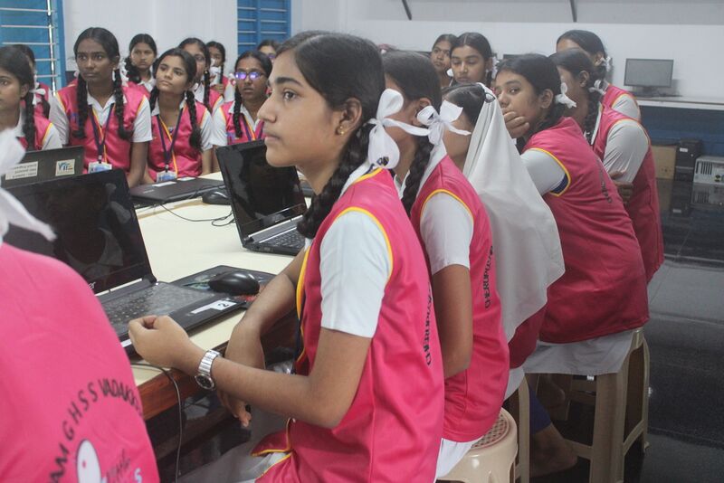 പ്രമാണം:21001 lk students 2.JPG