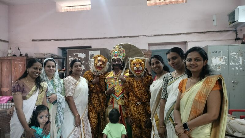 പ്രമാണം:21068 pkd onam 2.resized.jpg