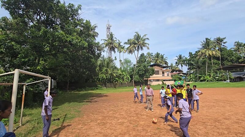 പ്രമാണം:22016-TSR-GOAL2026-football(2).jpg