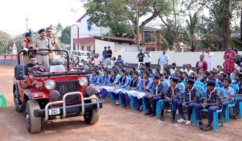 പ്രമാണം:25025 spc passing out3.jpg