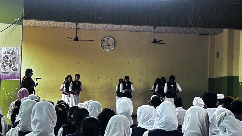 പ്രമാണം:34044-Ghsm-Soomba dance2025.jpg