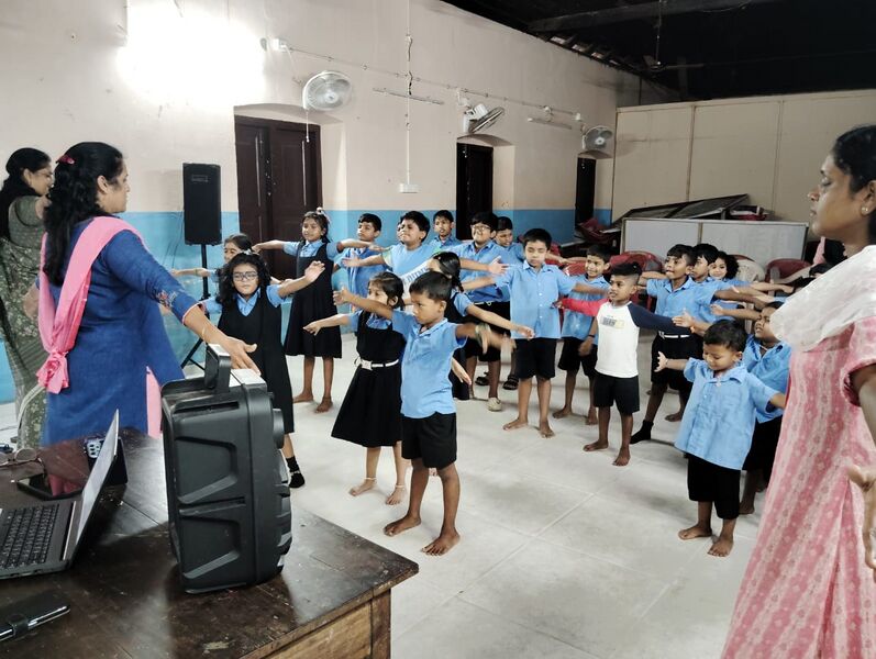 പ്രമാണം:43305 sumba dance.jpeg