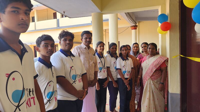 പ്രമാണം:Lk inagura.jpg