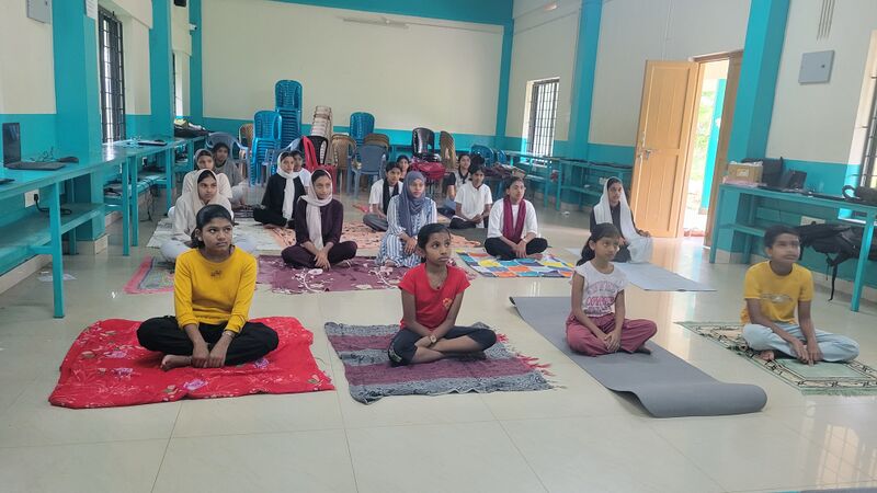 പ്രമാണം:Yogaday 2 15086.jpg