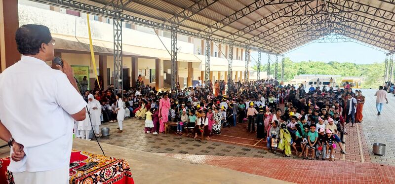 പ്രമാണം:12072 pravesanothsavam1.jpg