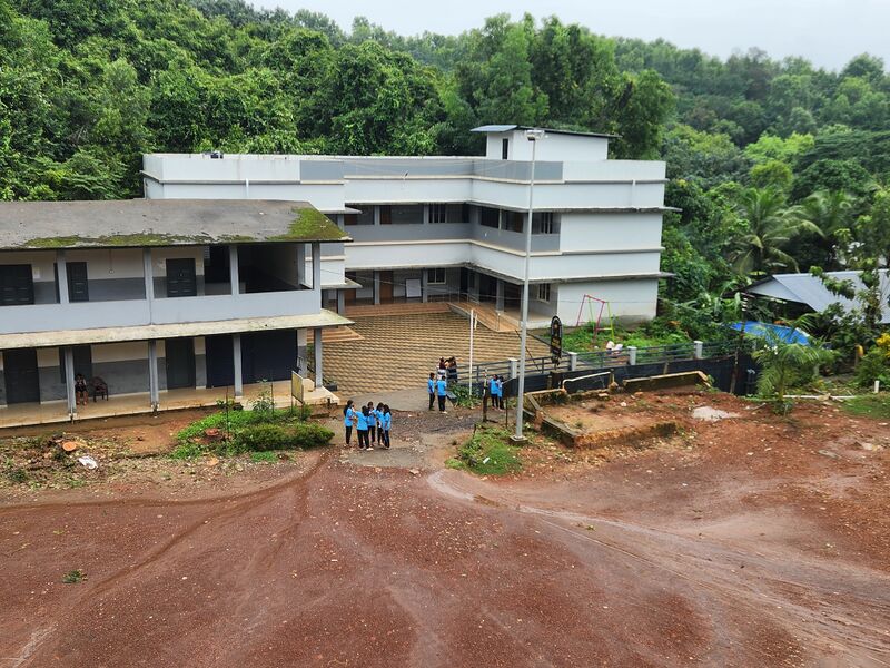 പ്രമാണം:13034 school1.jpg