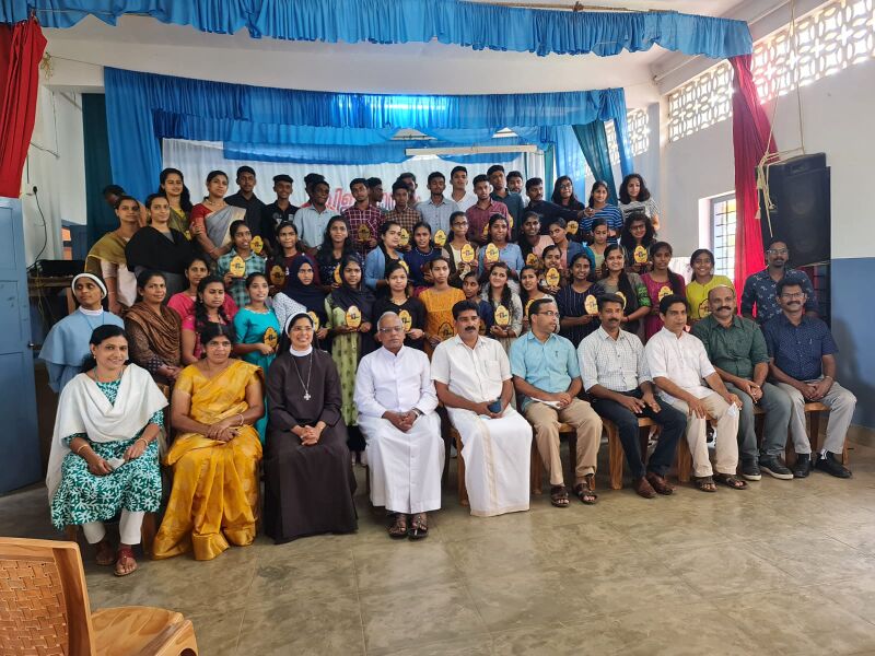 പ്രമാണം:15028 വിജയോത്സവം 1.jpg
