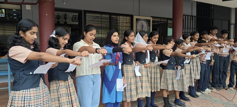 പ്രമാണം:15051 oath taking.jpg