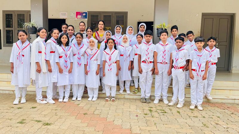 പ്രമാണം:15084 JRC STUDENTS.jpeg