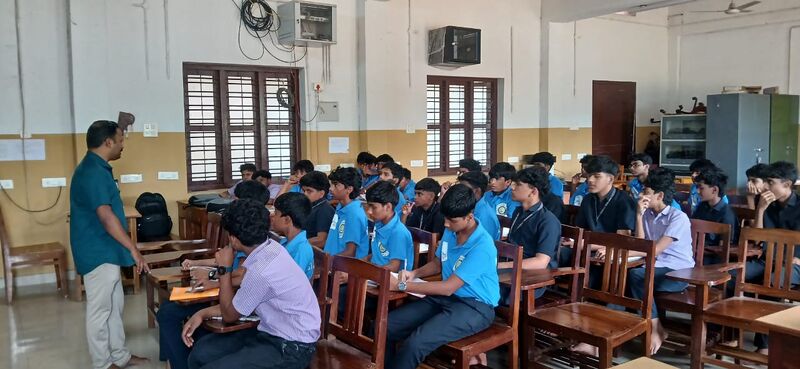 പ്രമാണം:19502-School visit.jpg