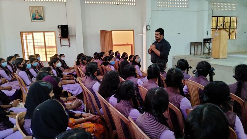 പ്രമാണം:20021 motivational.jpeg