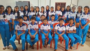 35505 alp little kites.jpg