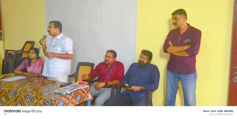 പ്രമാണം:38015-madhuram-2-26.jpg.jpg