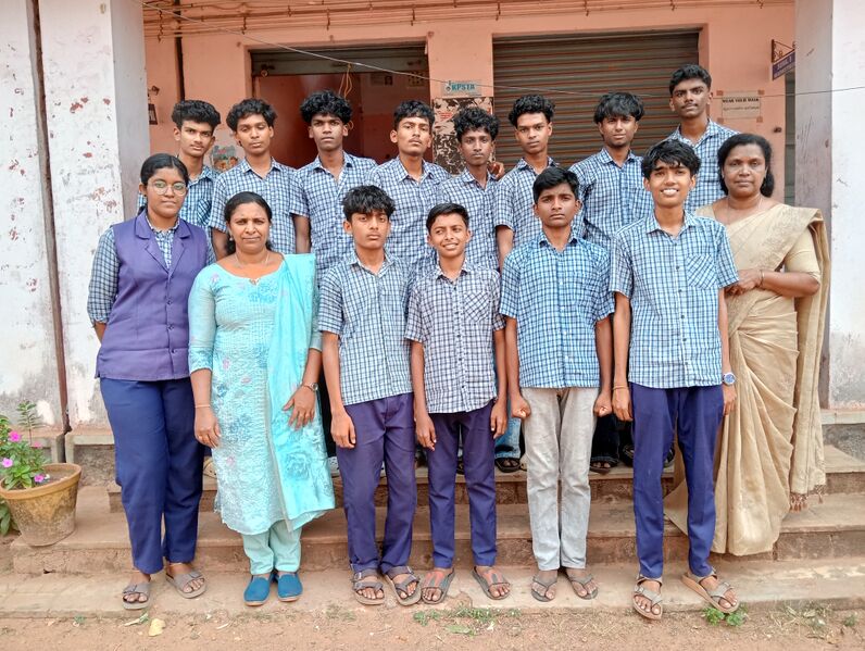 പ്രമാണം:39001 2023-26 LK students.jpg