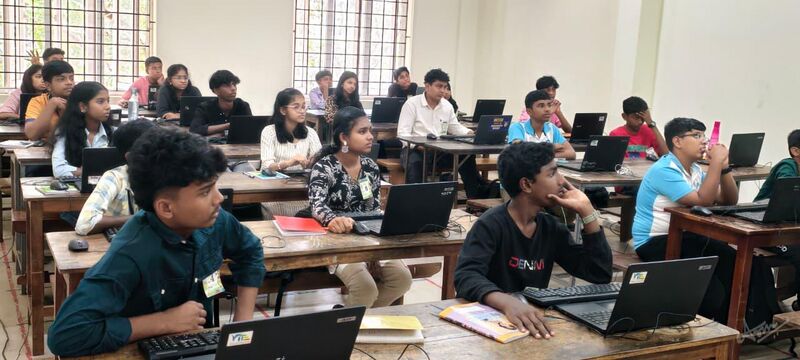 പ്രമാണം:43085 dist camp2.jpeg