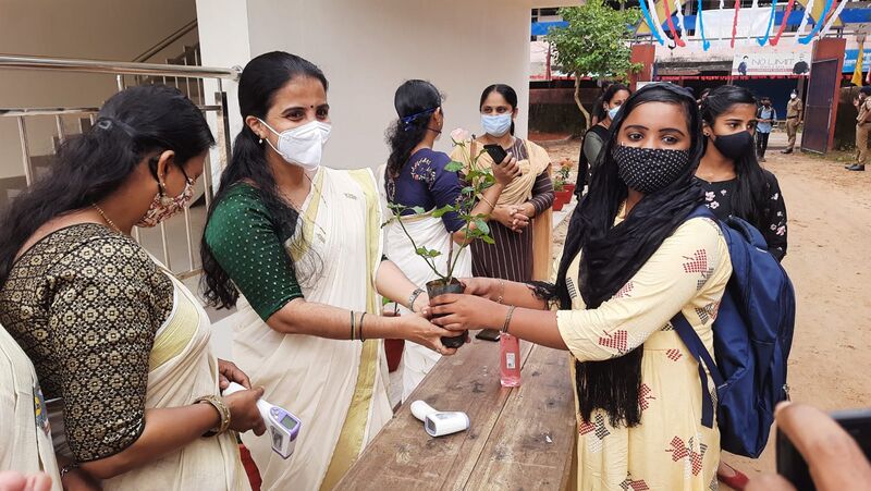 പ്രമാണം:BS21 KKD 16011 2.jpg