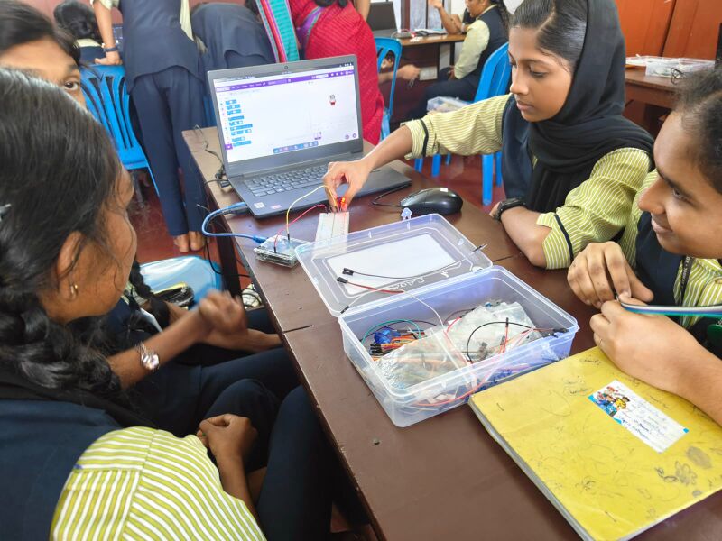 പ്രമാണം:Group Activity.jpg