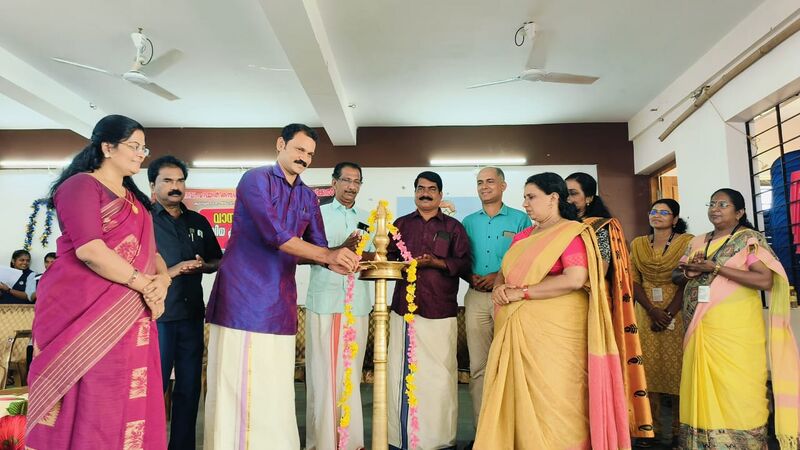 പ്രമാണം:Reading 2025.jpg