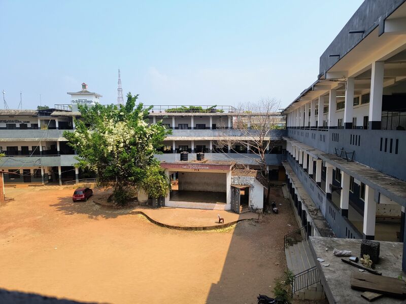 പ്രമാണം:School16004.jpeg