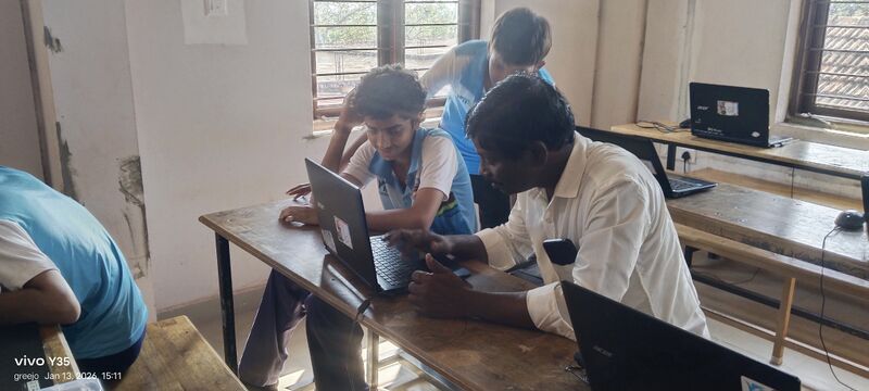 പ്രമാണം:11016 computer literacy parents1.jpg