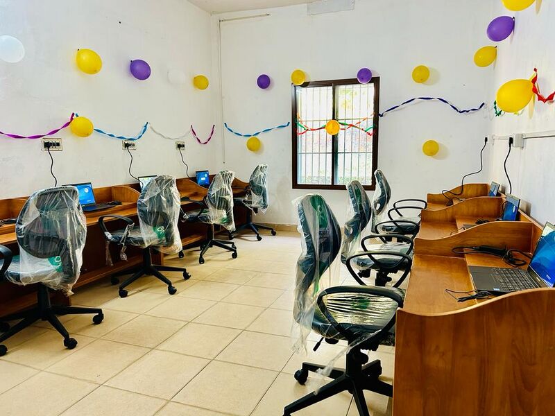 പ്രമാണം:13607-computer lab.jpg