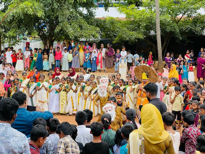 പ്രമാണം:18355onam photos.jpg