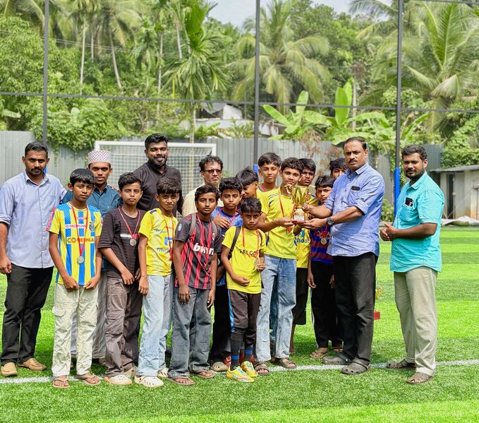 പ്രമാണം:18364 fOOTBALL MATCH-2025-26 1.JPG