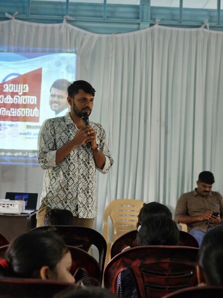 പ്രമാണം:18431 madhiyama shilpashala.jpg