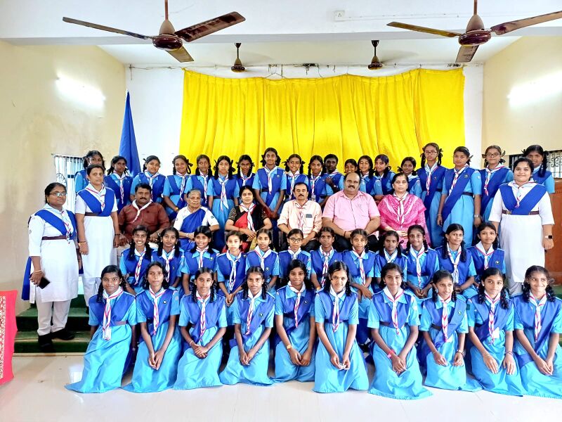 പ്രമാണം:21060-GUIDES 1.jpg