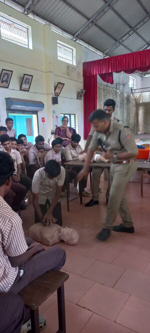 സിപിആർ നൽകേണ്ട വിധം പരിചയപ്പെടുത്തുന്നു