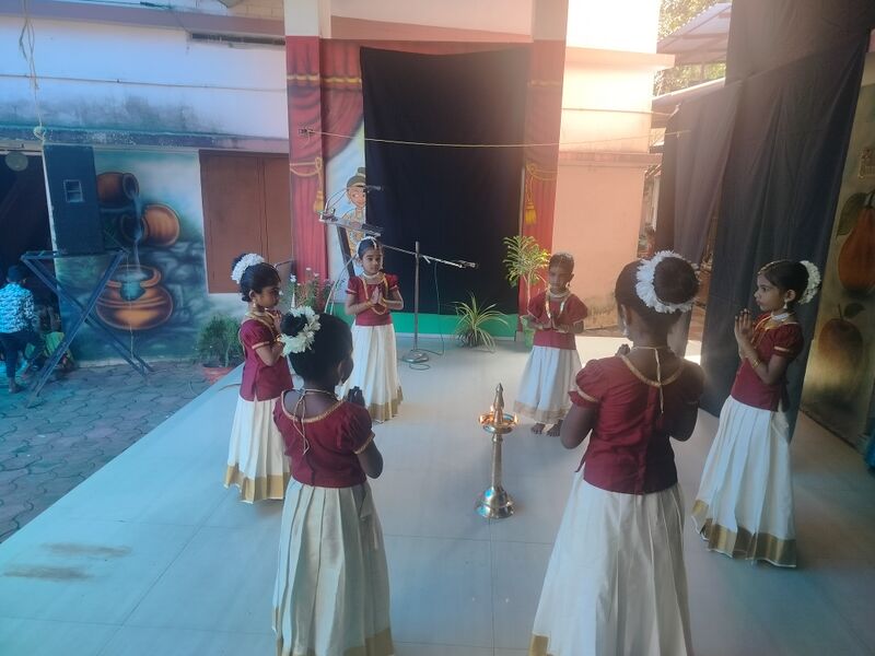 പ്രമാണം:42307 little stars 2.jpg