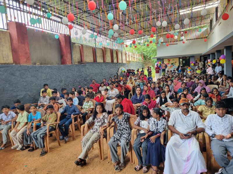 പ്രമാണം:42662 pravesanolsavam26..03.jpg