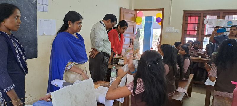 പ്രമാണം:44055 sciencsreeja.jpg