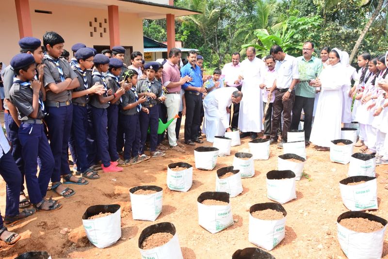 പ്രമാണം:10 hfhs ashakiranam 3.jpg