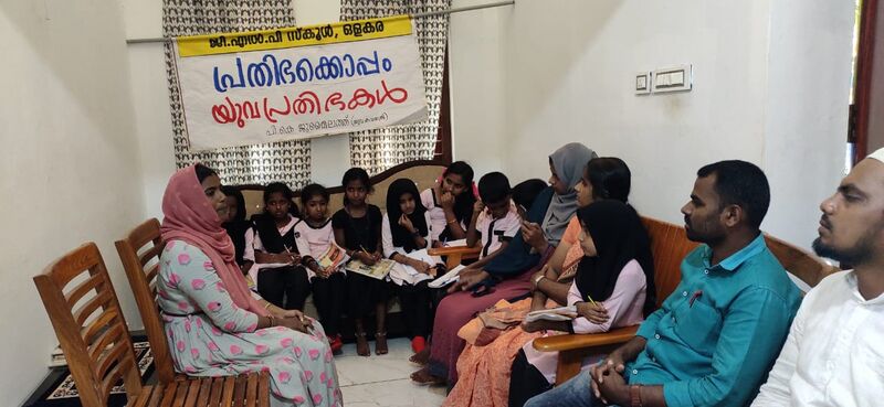 പ്രമാണം:19833 prathibakalkoppam3.jpg