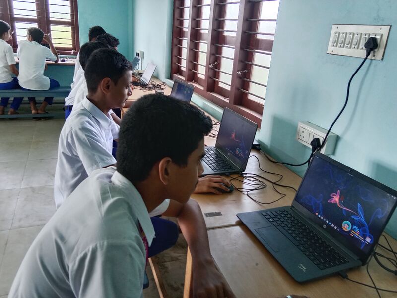 പ്രമാണം:21072 Batch 2023-26.OS Installation.3.jpg