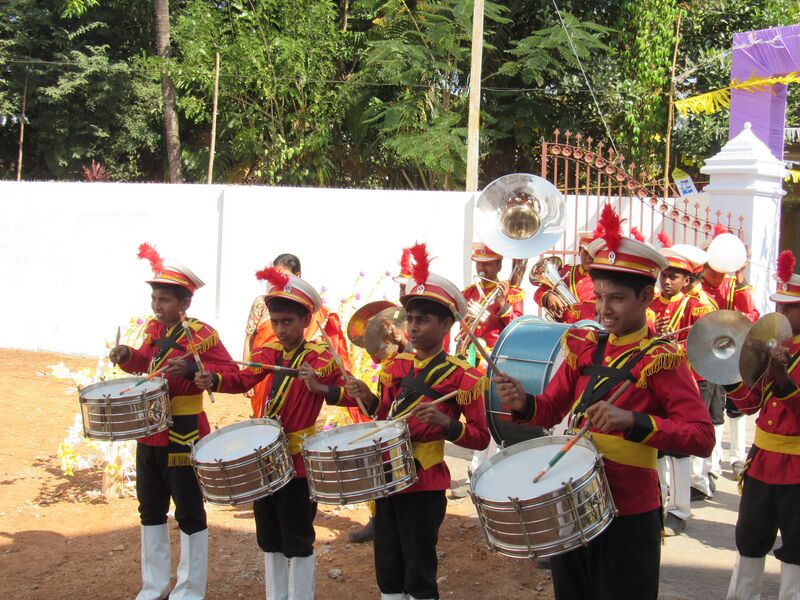 പ്രമാണം:22022 Our bandset.JPG